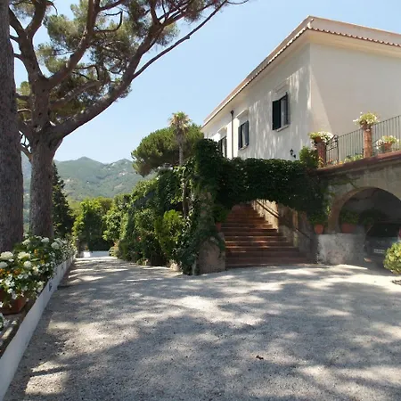 Villa Sleeps 8 Wifi