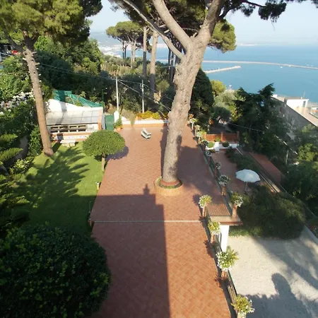 Sleeps 8 Wifi Vietri