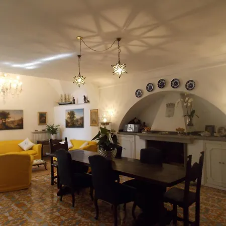 Sleeps 8 Wifi Villa