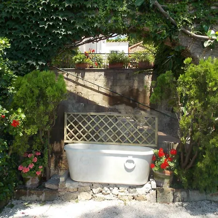 Sleeps 8 Wifi Villa
